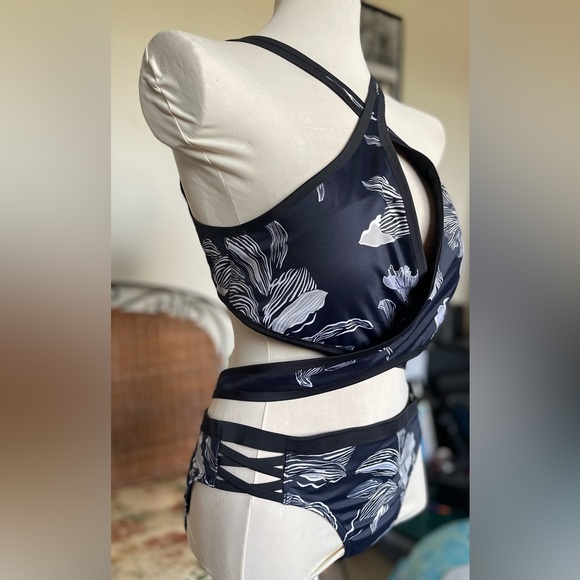 Athleta 2-piece Fiore Bikini bathing suit. Wrap top,  lattice sides bottom. - Picture 4 of 6